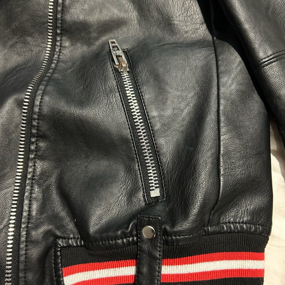 ‼️SOLD‼️Black vegan leather jacket - Picture 4 of 5